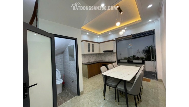 Bán Nhà Hoa Lâm, Việt Hưng Long Biên, 56m2  x 5 tầng, ô tô đỗ cửa, dưới 8,3 tỷ